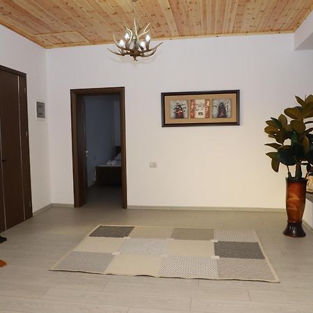 בראט Georgemishel Guest House מראה חיצוני תמונה
